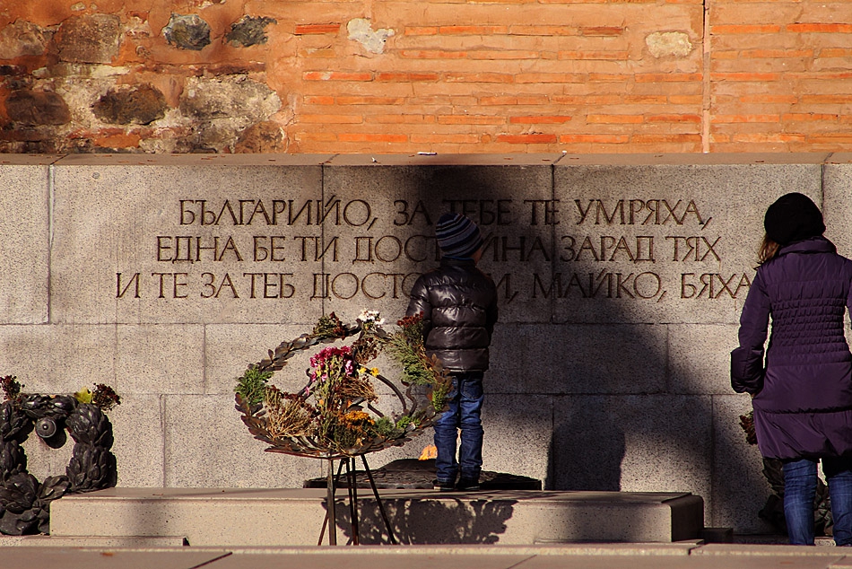 Како,защо гори огънче тук???