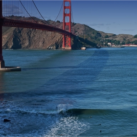 Golden Gate Bridge - любимо място на сърфиститe