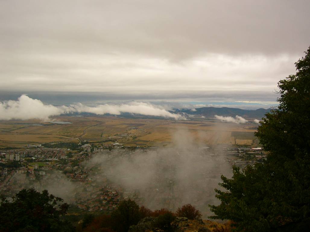 Карлово в мъгла
