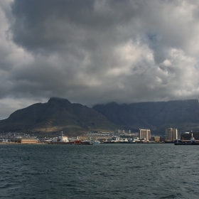 Разходка с моторна лодка в залива на Cape Town