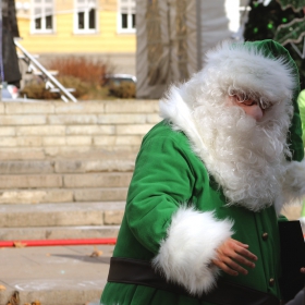 Green Santa is comin' to town