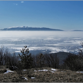 градът и планината