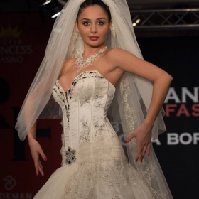 Romantika Fashion - DIFFERENT - 2011