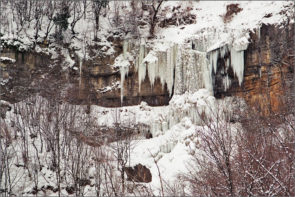 Скакля в ледена премяна (долният пад)