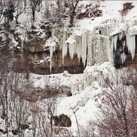 Скакля в ледена премяна (долният пад)