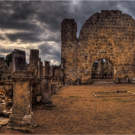 Abandoned ( Perga - южната базилика)