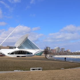 Milwaukee Art Museum (с разперени 'крилца')