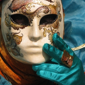 To live behind the mask, Carnival in Venice