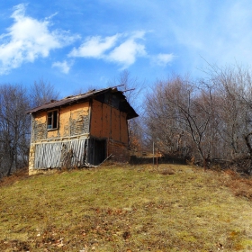 една стара къщурка