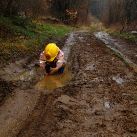 Пещерата беше кална, а трябва да сме чисти!