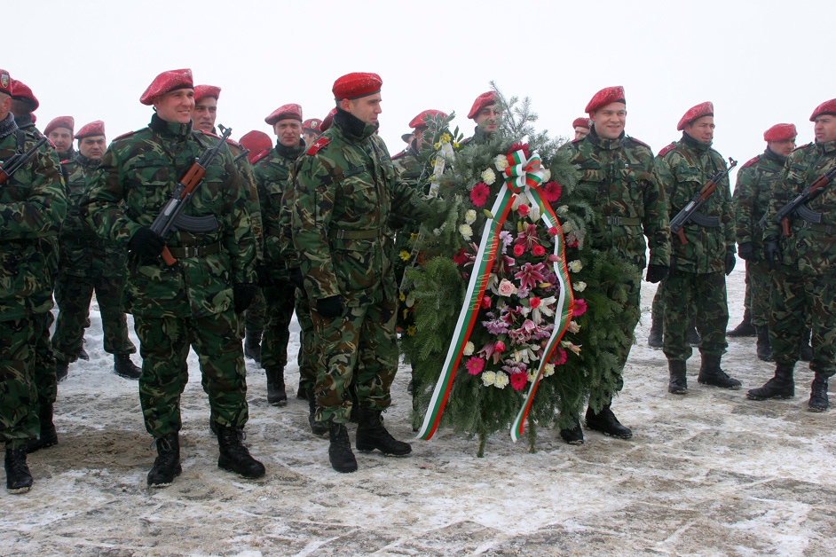 3 март 2011г - Цветя за героите от Шипченската епопея