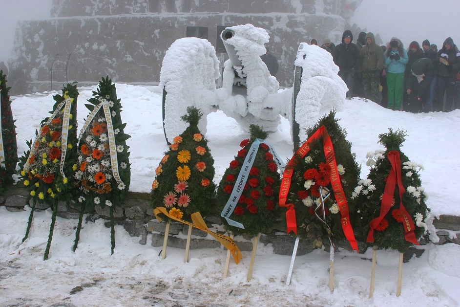 3 март 2011г - Цветя за героите от Шипченската епопея