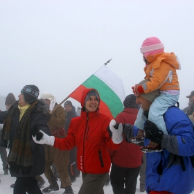 3 март 2011г  - С мама и татко на хорото...