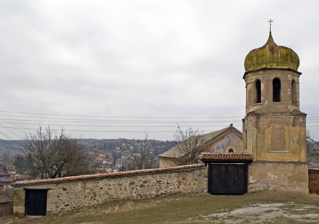 Старата църква в село Голема Раковица