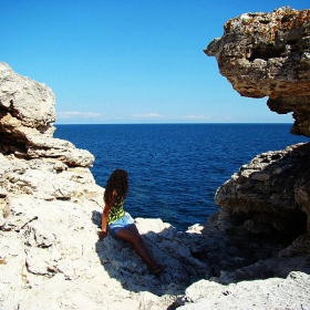 Девойката и Морето