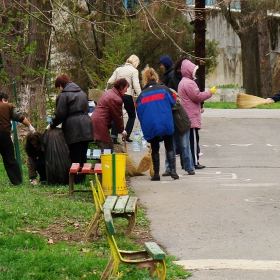 Почистване на градския парк в Ямбол /02.04.2011/ -4