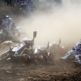 moto crashing