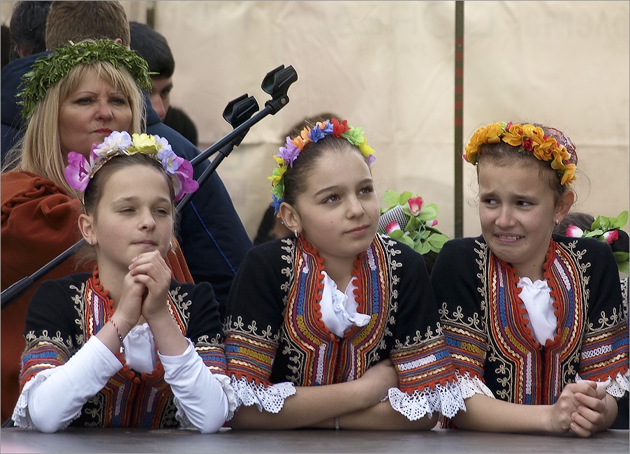 без име