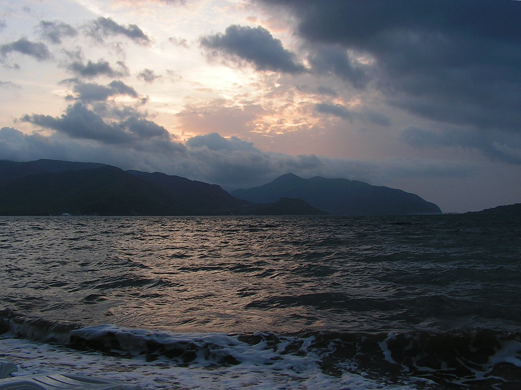 Развълнувано море