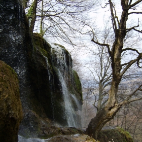 водопада варовитец