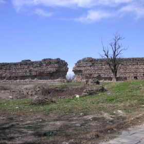 Крепостната стена в Хисаря