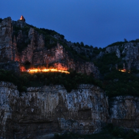 Край с. Гара Лакатник на 07.05.2011г. от21:00ч.се проведе факелно шествие. ( 5 )