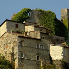 Italia.Carsoli.Около руин замка.