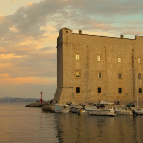 DUBROVNIK-KREPOSTNATA STENA