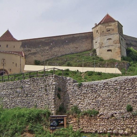 Крепостта Rasnov (ХІV в.)