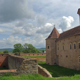 Крепостта Фъгъраш (ХІV век)