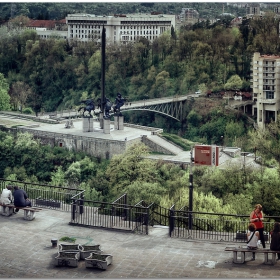 - Сцена 