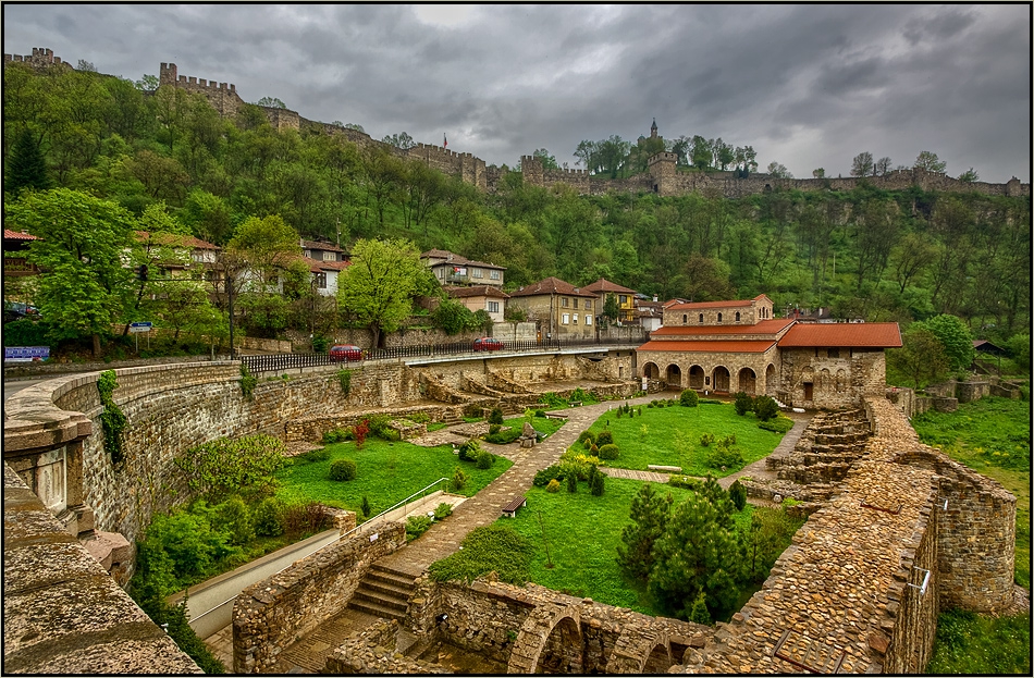 Великата земя на едни хора