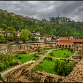 Великата земя на едни хора