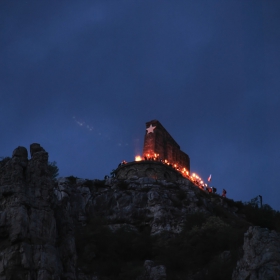 Край с. Гара Лакатник на 07.05.2011г. от21:00ч.се проведе факелно шествие. ( 1 )