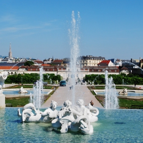 Vienna-Belvedere-fountaines