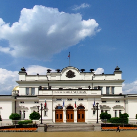 Черен облак е надвиснал над парламента!