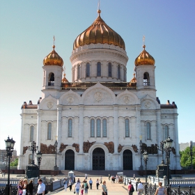 Лятото дойде дори в Москва и обля града със  мека топлина.........