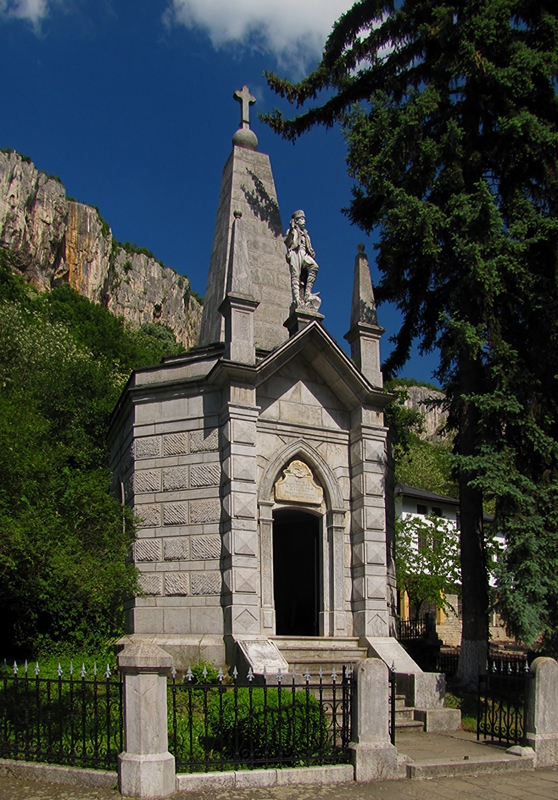 Костницата