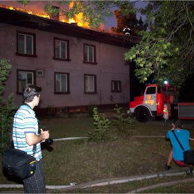 Колкото пожарникари, толкова фотографи - за огъня нямаше шанс