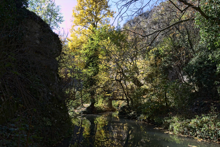 Златна есен при водопада на Хотница!