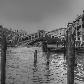 RIALTO-спомен в B&W