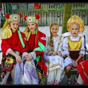 Танцьорки от Русия, гости на Панаира на киселото мляко в Разград