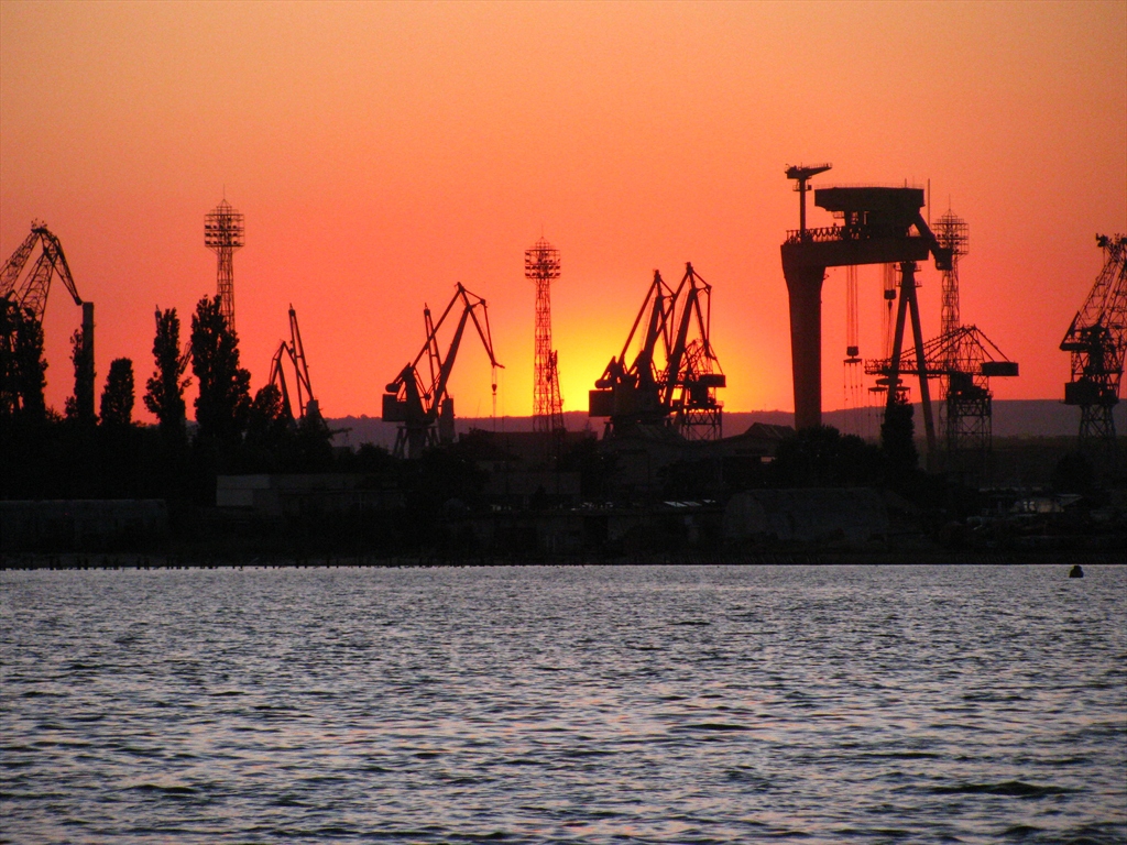 Оранжево