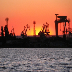 Оранжево
