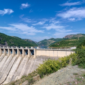 Стената на яз. Студен кладенец