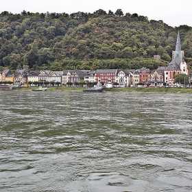 Sankt Goar- едно романтично, приятно градче между Bingen и Koblenz, със забележителен замък над града- Rheinfels...