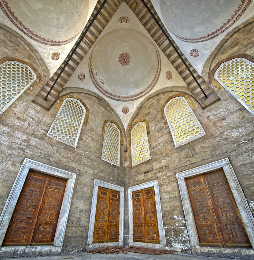 4 doors, 6 windows, 3 domes ..