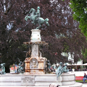 Инсбрук . Leopoldsbrunnen