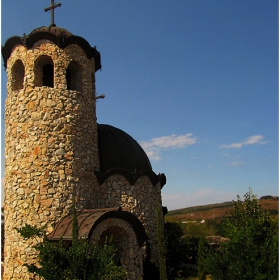 Замъка - църквата