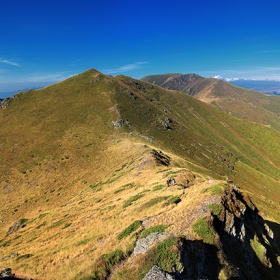 Жълтото езеро, връх Малък купен и връх Амбарица на заден план